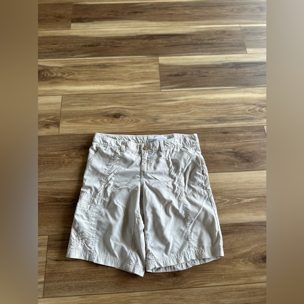 Columbia women’s Bermuda shorts size 6
